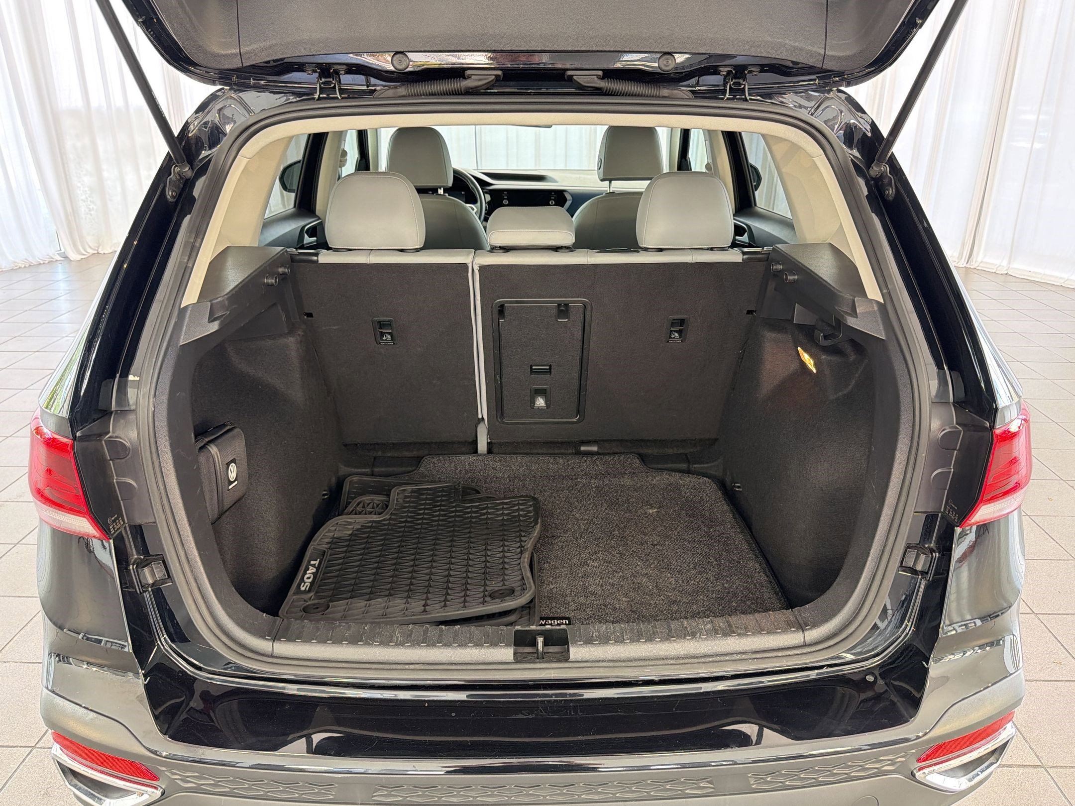 Used 2022 Volkswagen Taos SE w/ Panoramic Sunroof Package image 33