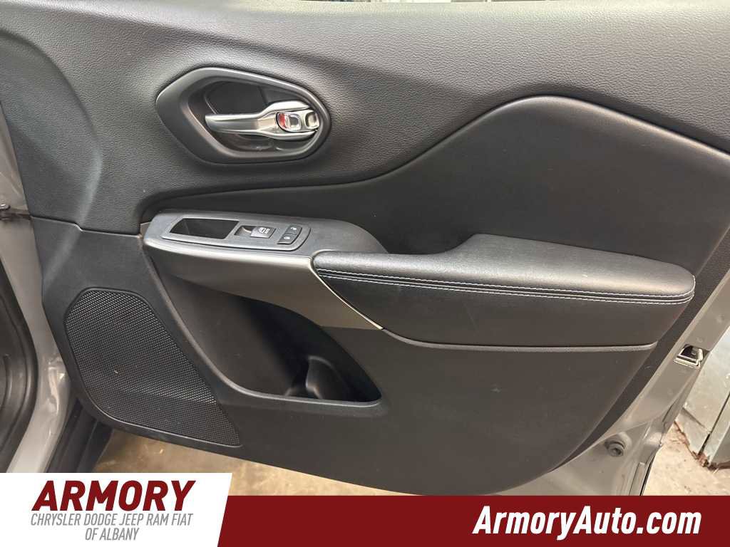 Used 2020 Jeep Cherokee Latitude Plus w/ Cold Weather Group image 34