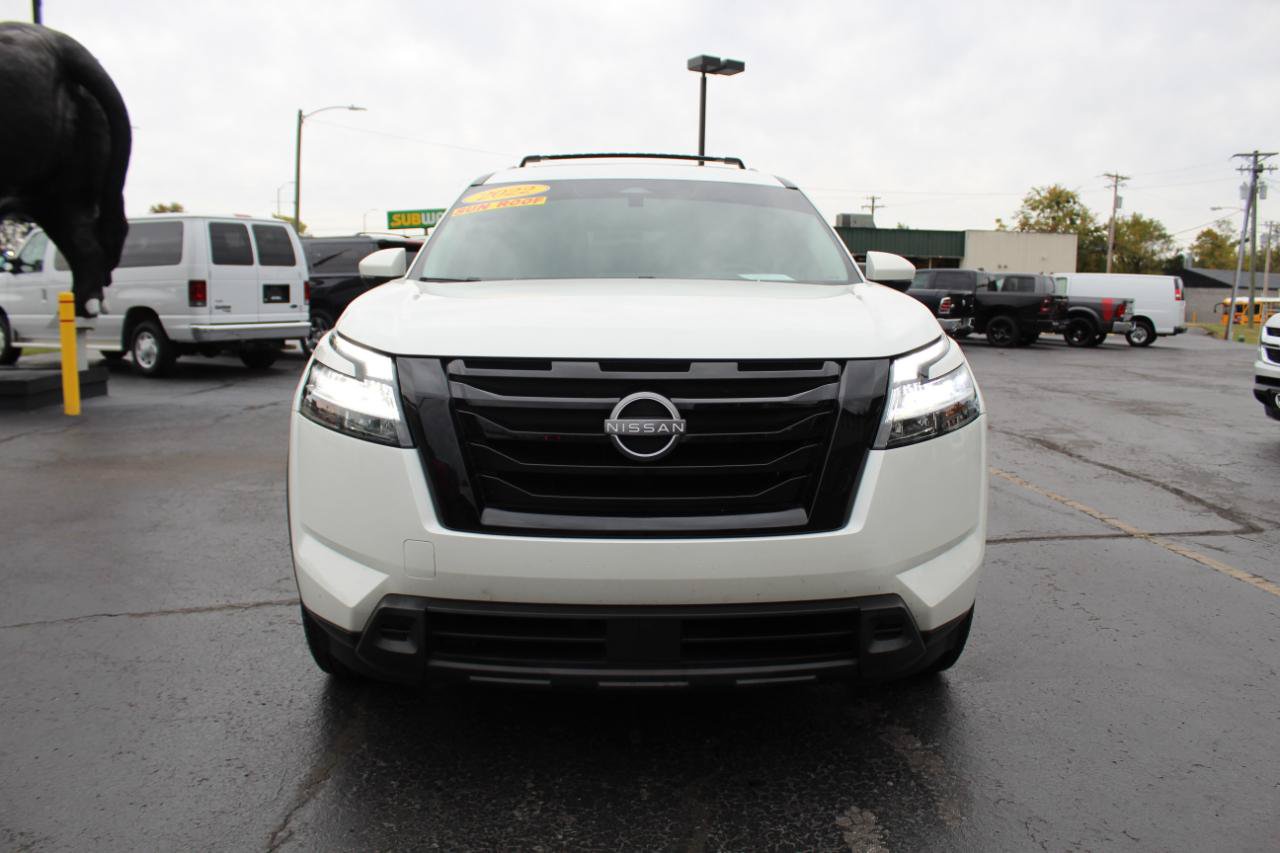 Used 2022 Nissan Pathfinder SV w/ SV Premium Package FWD image 2