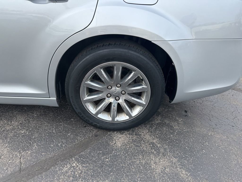 Used 2012 Chrysler 300 Limited image 24