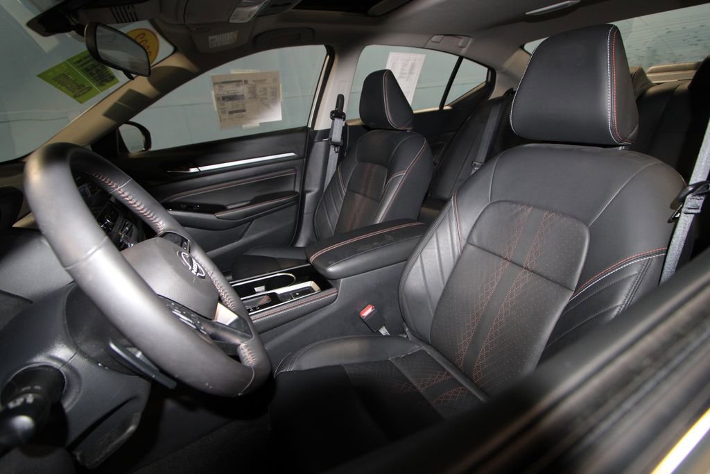 Used 2023 Nissan Altima 2.5 SR w/ SR Premium Package image 4