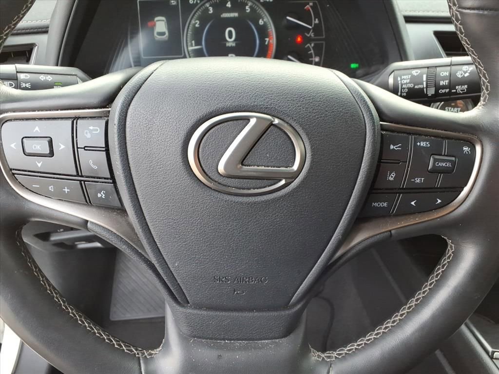 Used 2022 Lexus UX 200 w/ Premium Package image 19