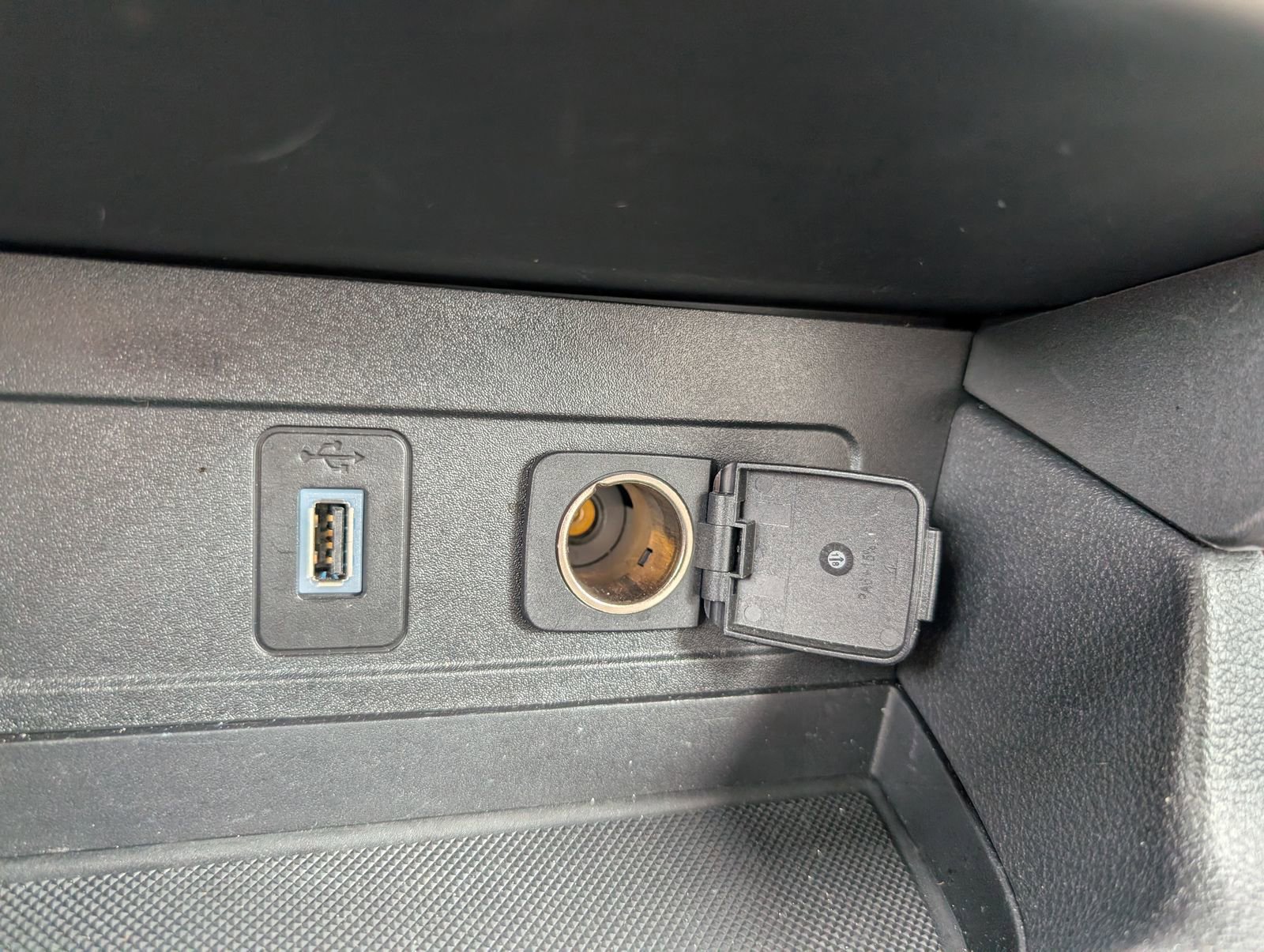 Used 2019 Ford Escape SEL image 19