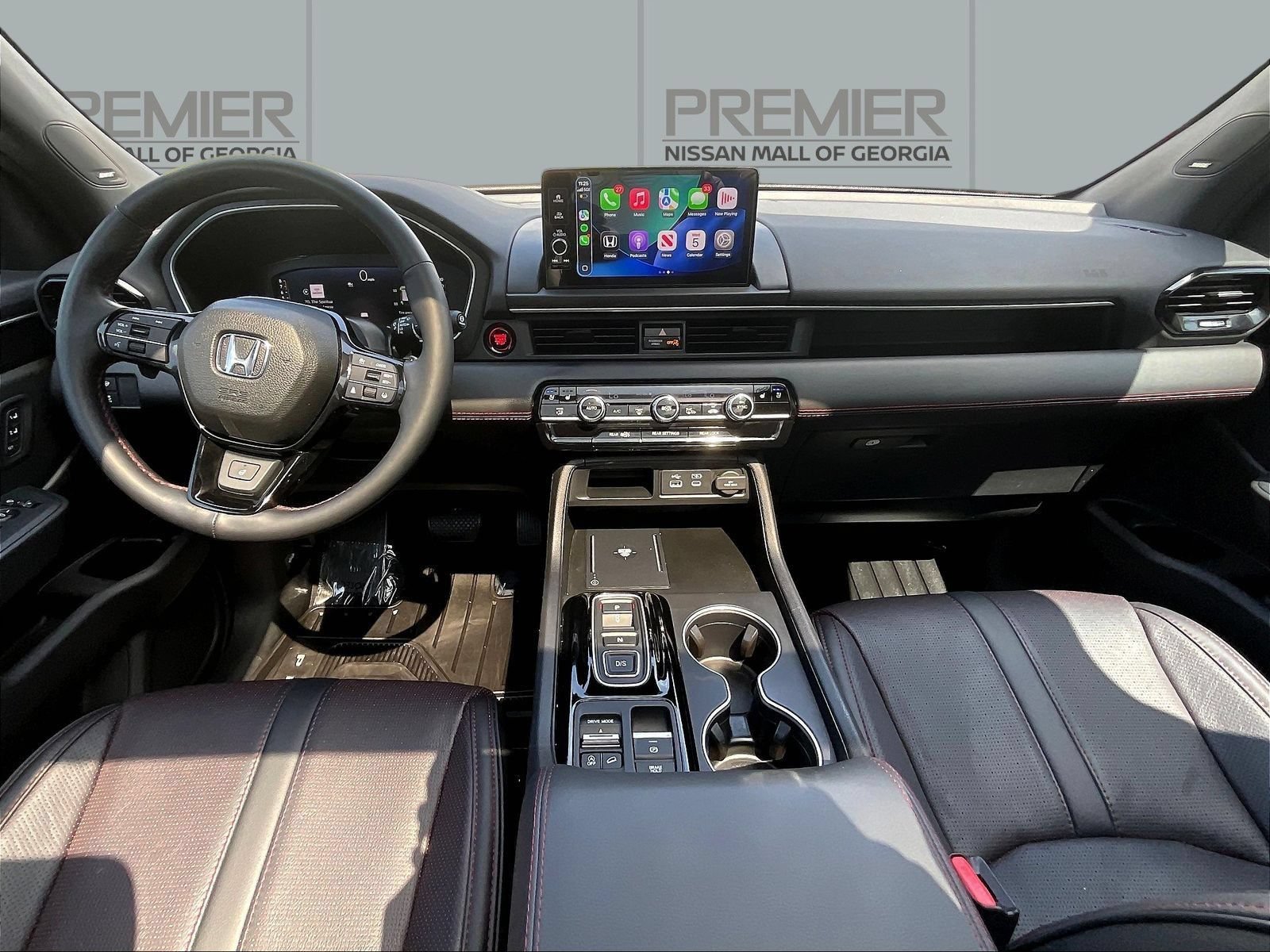 Used 2025 Honda Pilot Black Edition image 9
