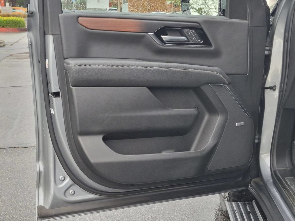 Used 2025 GMC Yukon Denali w/ Sun & Power Step Package AWD/4WD image 26