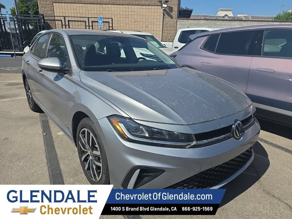 Used 2025 Volkswagen Jetta SE FWD image 7
