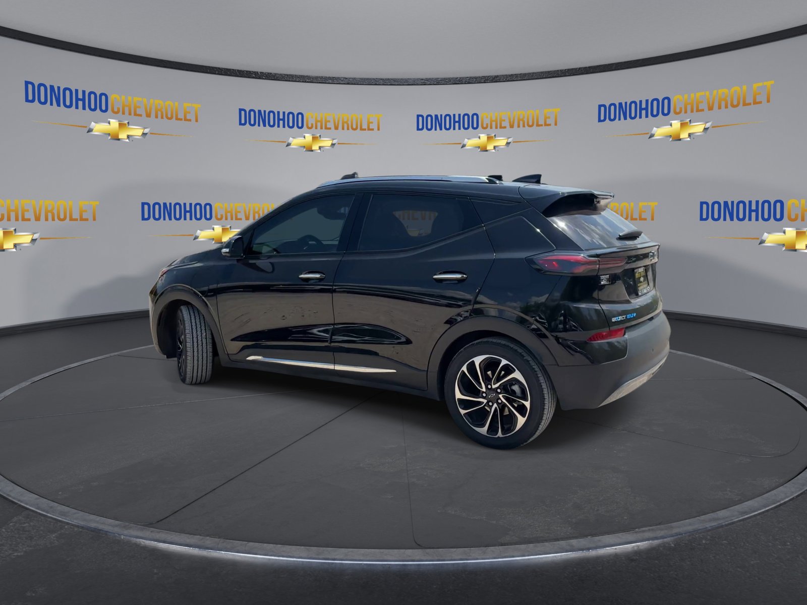 Used 2022 Chevrolet Bolt EUV Premier w/ Sun & Sound Package FWD image 9