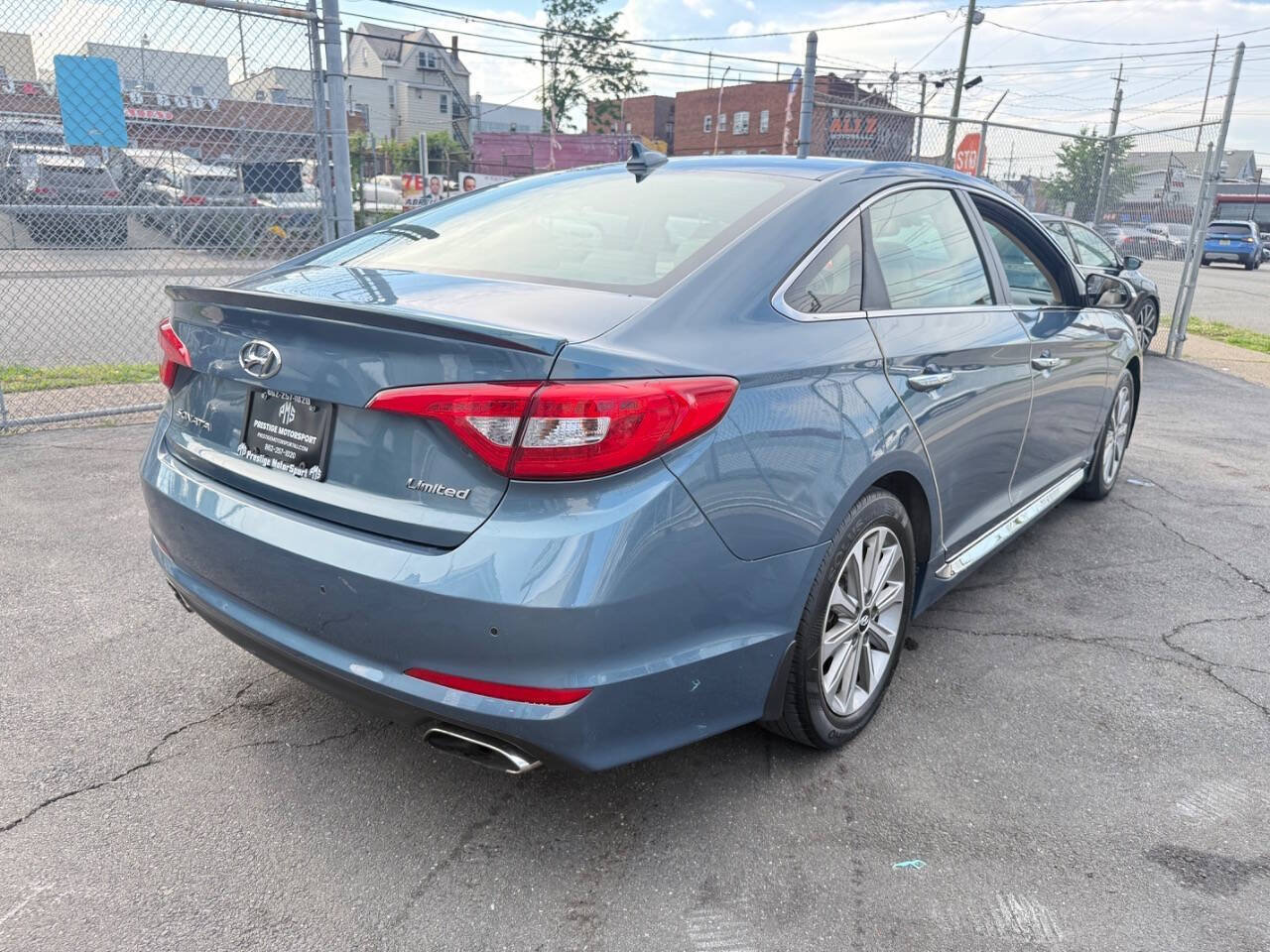 Used 2017 Hyundai Sonata Limited w/ Ultimate Package 04 FWD image 5