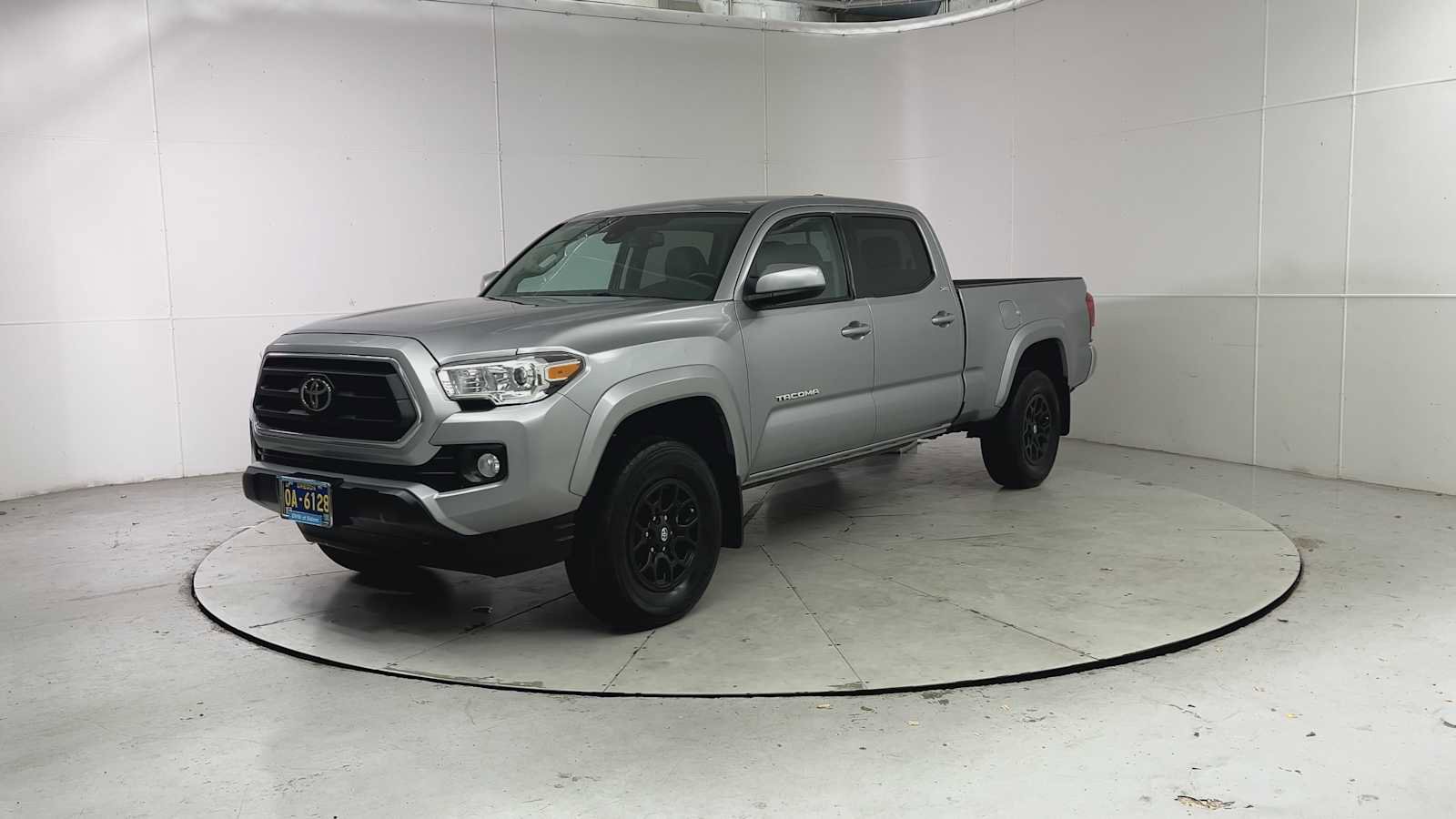 Used 2020 Toyota Tacoma SR5 AWD/4WD image 6