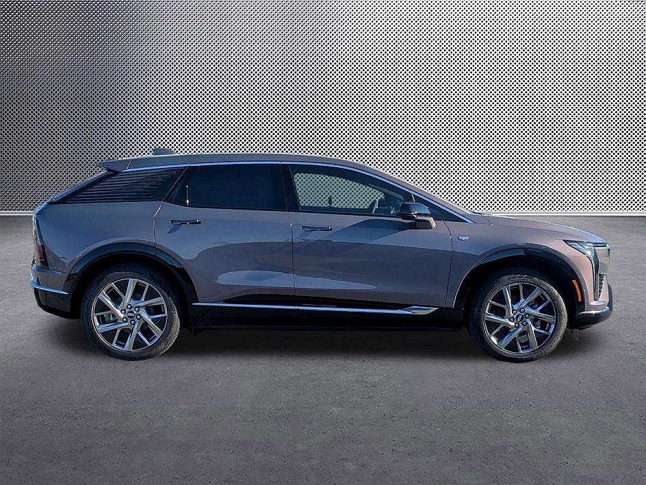 New 2026 Cadillac Optiq Luxury 2 image 4