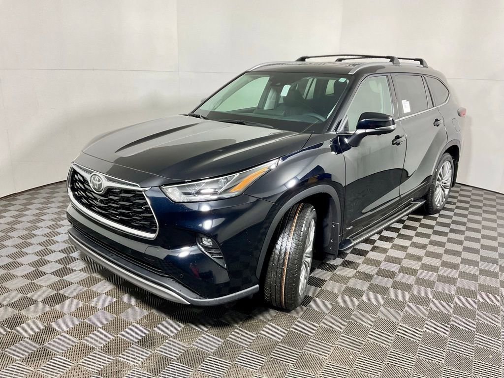 New 2026 Toyota Highlander Platinum image 10