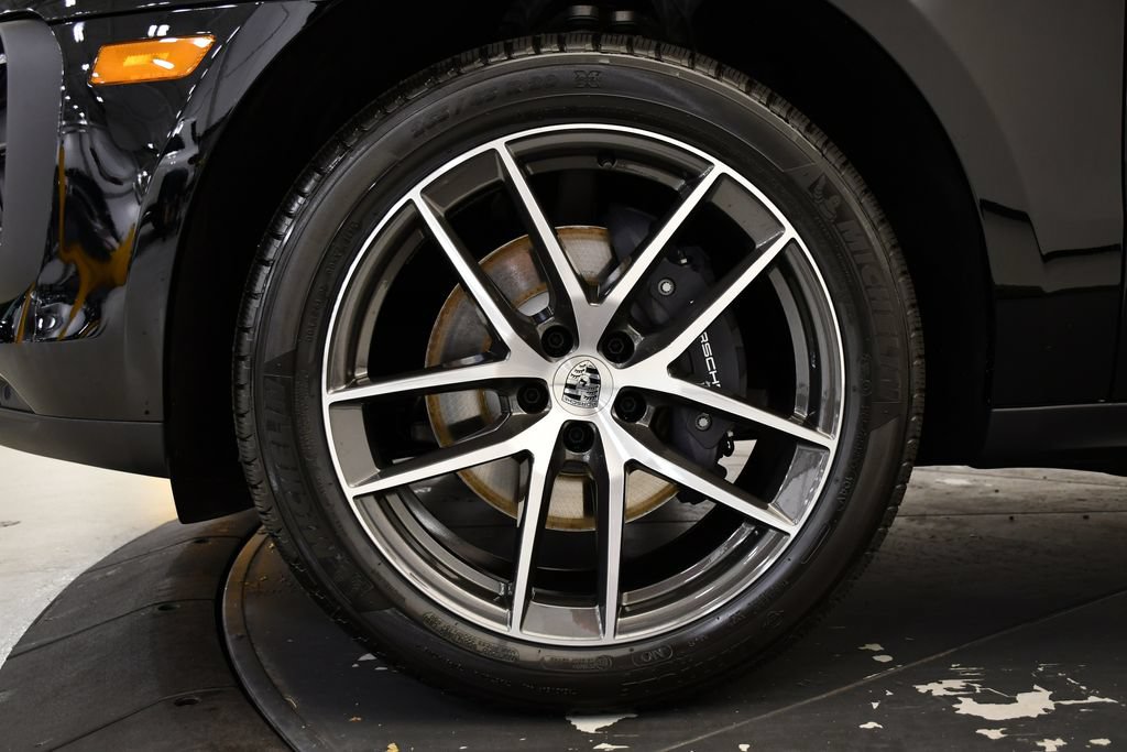 Certified 2026 Porsche Macan Turbo AWD/4WD image 16
