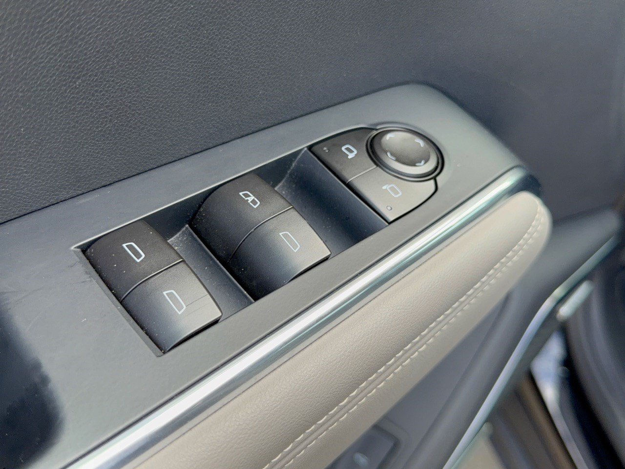 Certified 2026 GMC Acadia Elevation w/ Elevation Premium Package FWD image 15