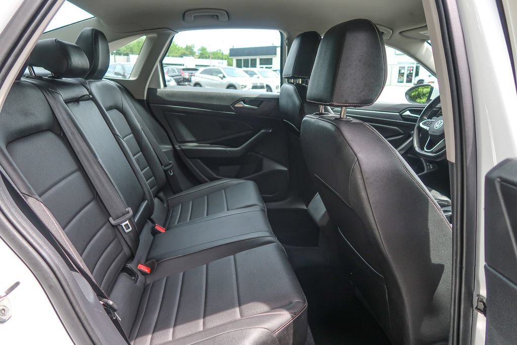 Used 2023 Volkswagen Jetta SE FWD image 14