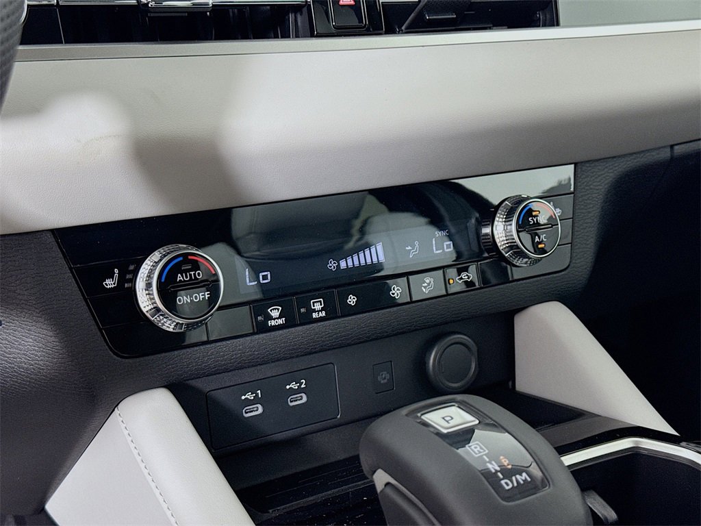 New 2025 Mitsubishi Outlander SE image 16