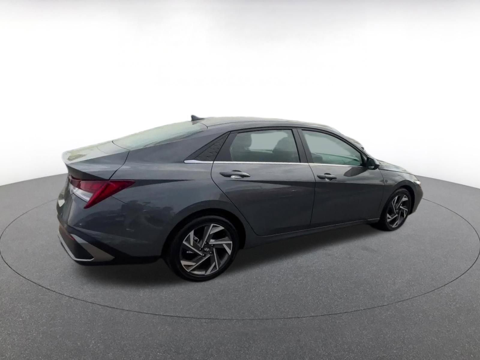 Used 2025 Hyundai Elantra SEL FWD image 14