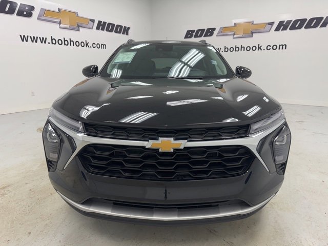 Used 2024 Chevrolet Trax LT image 2