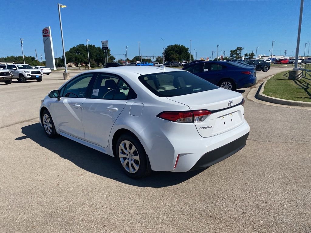 Used 2025 Toyota Corolla LE image 11