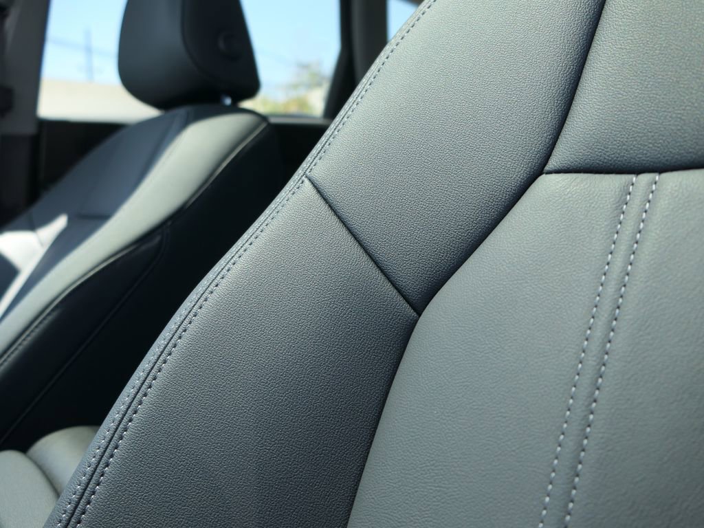 Used 2025 Audi Q6 e-tron Premium image 10