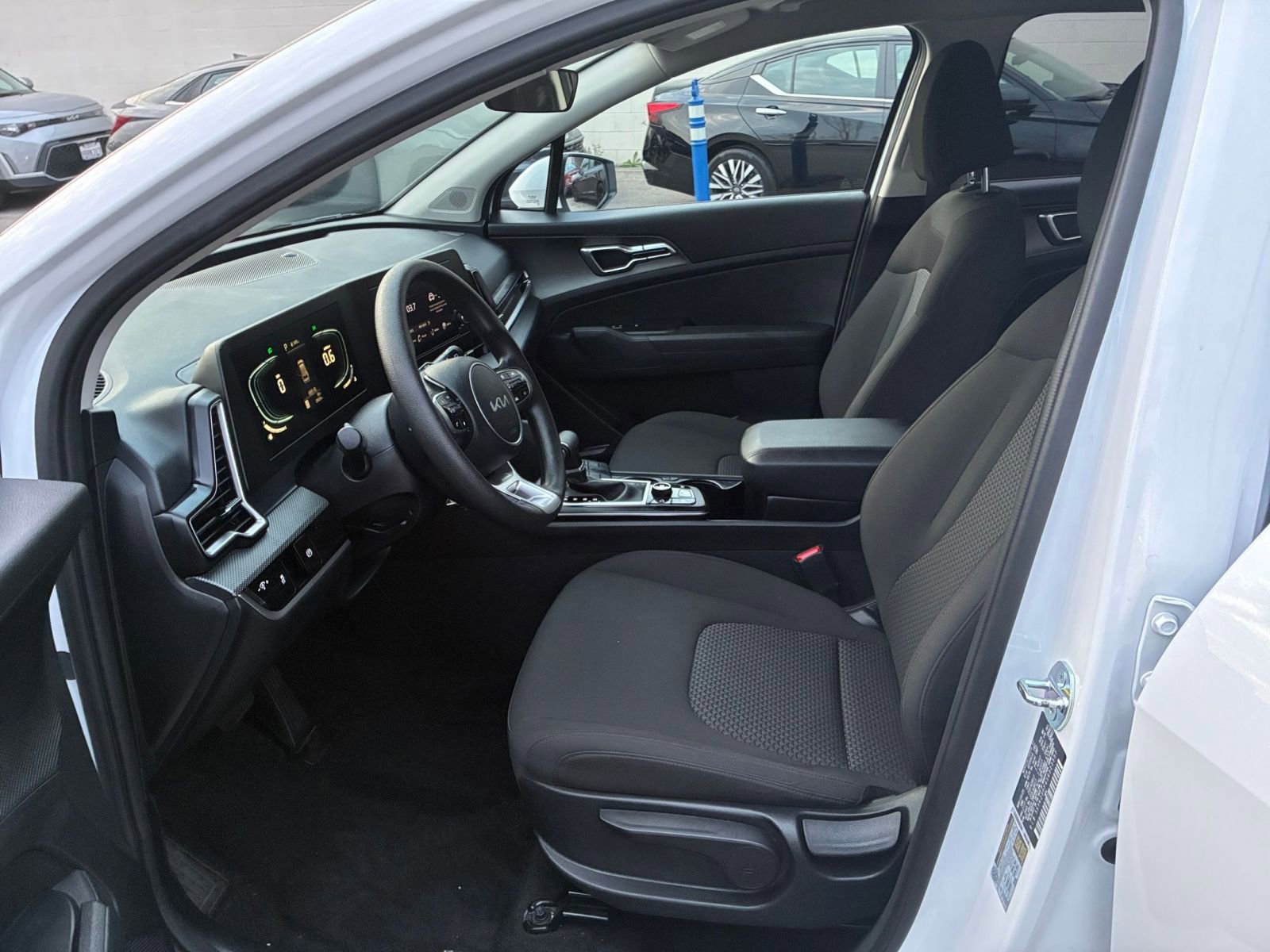 Used 2025 Kia Sportage LX image 25