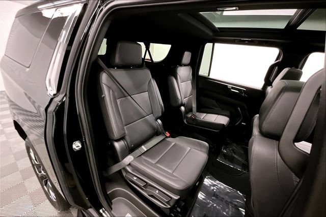Used 2025 Chevrolet Suburban LT w/ Comfort Package AWD/4WD image 26