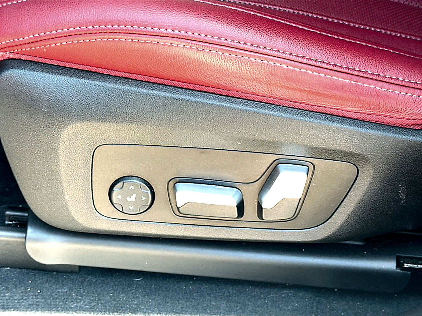 Used 2023 BMW X4 xDrive30i w/ M Sport Package AWD/4WD image 8