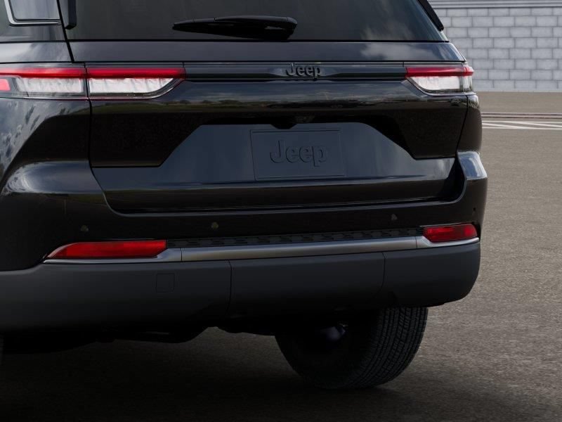 New 2026 Jeep Grand Cherokee Altitude RWD image 13
