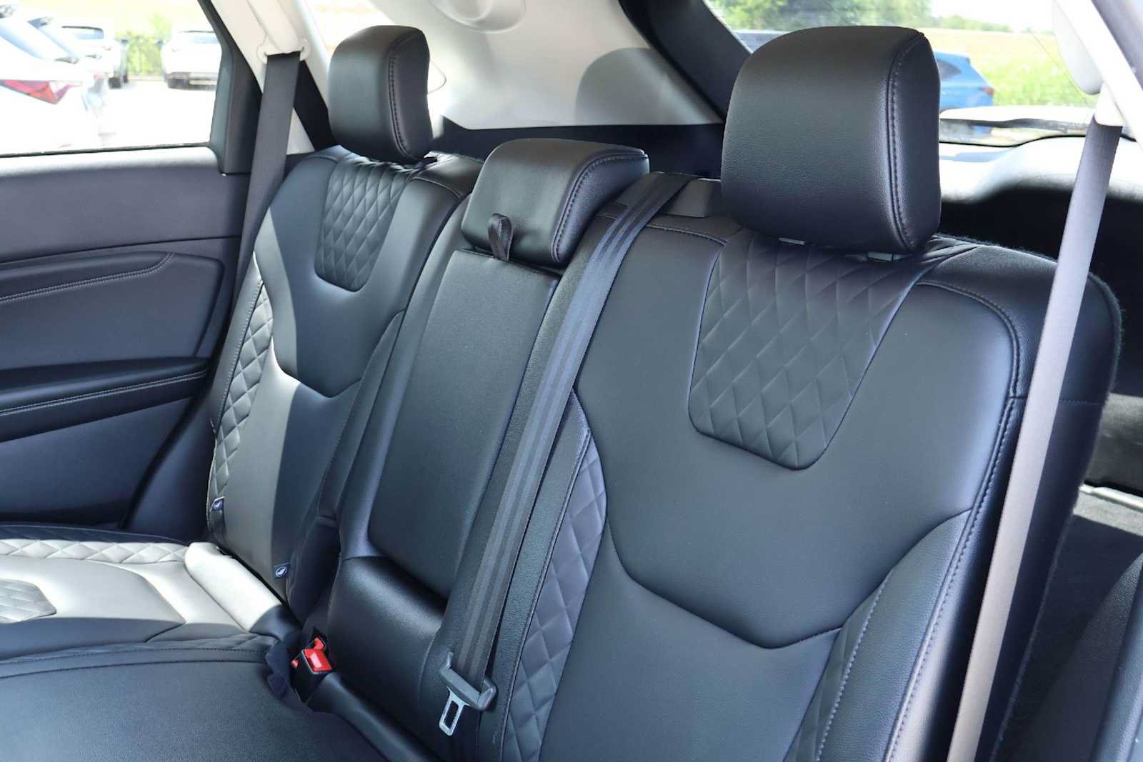 Used 2024 Ford Edge Titanium AWD/4WD image 13