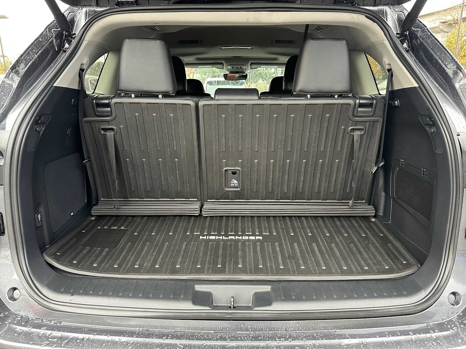 Used 2025 Toyota Highlander Limited image 14