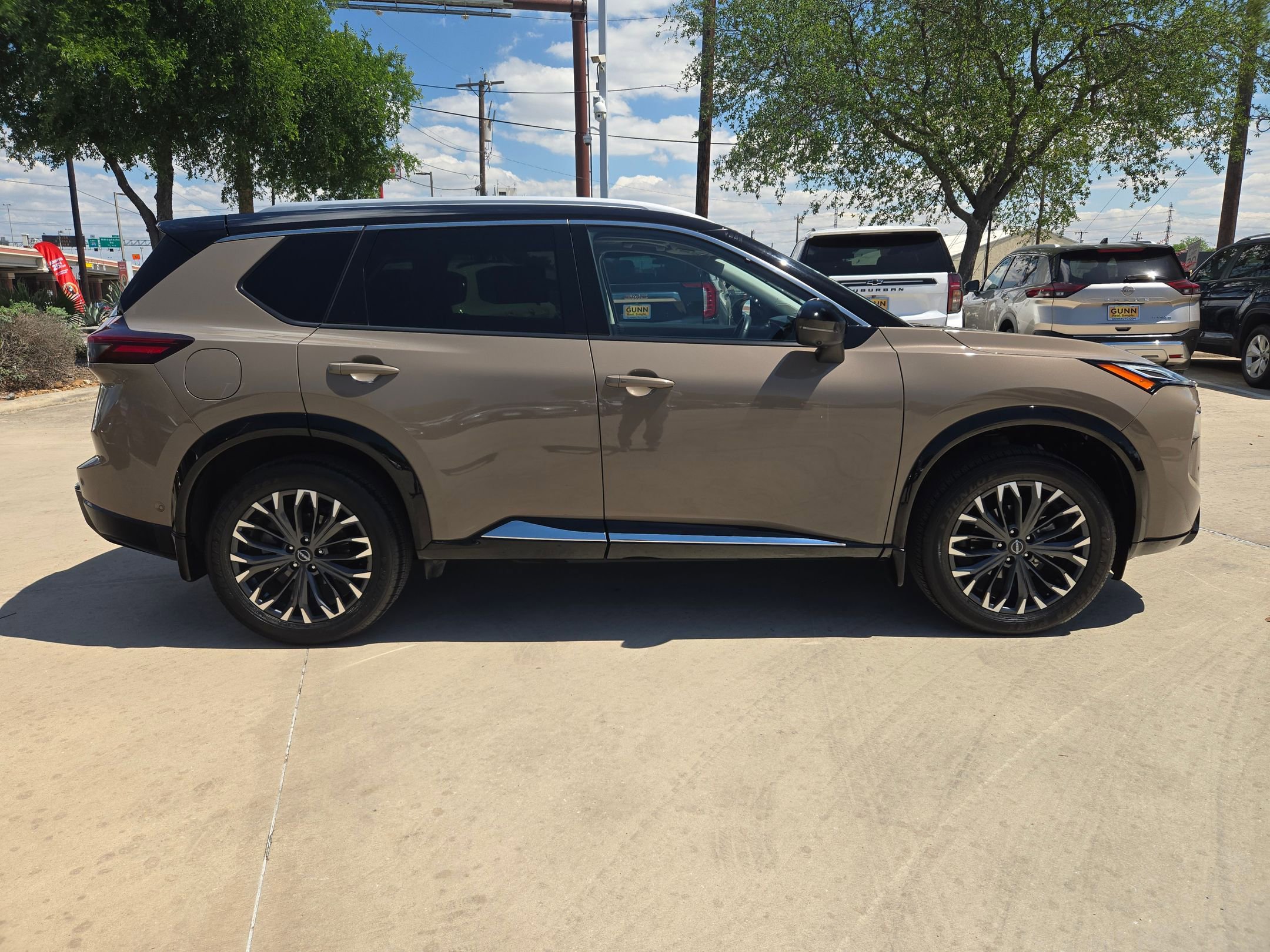 Certified 2024 Nissan Rogue Platinum image 2