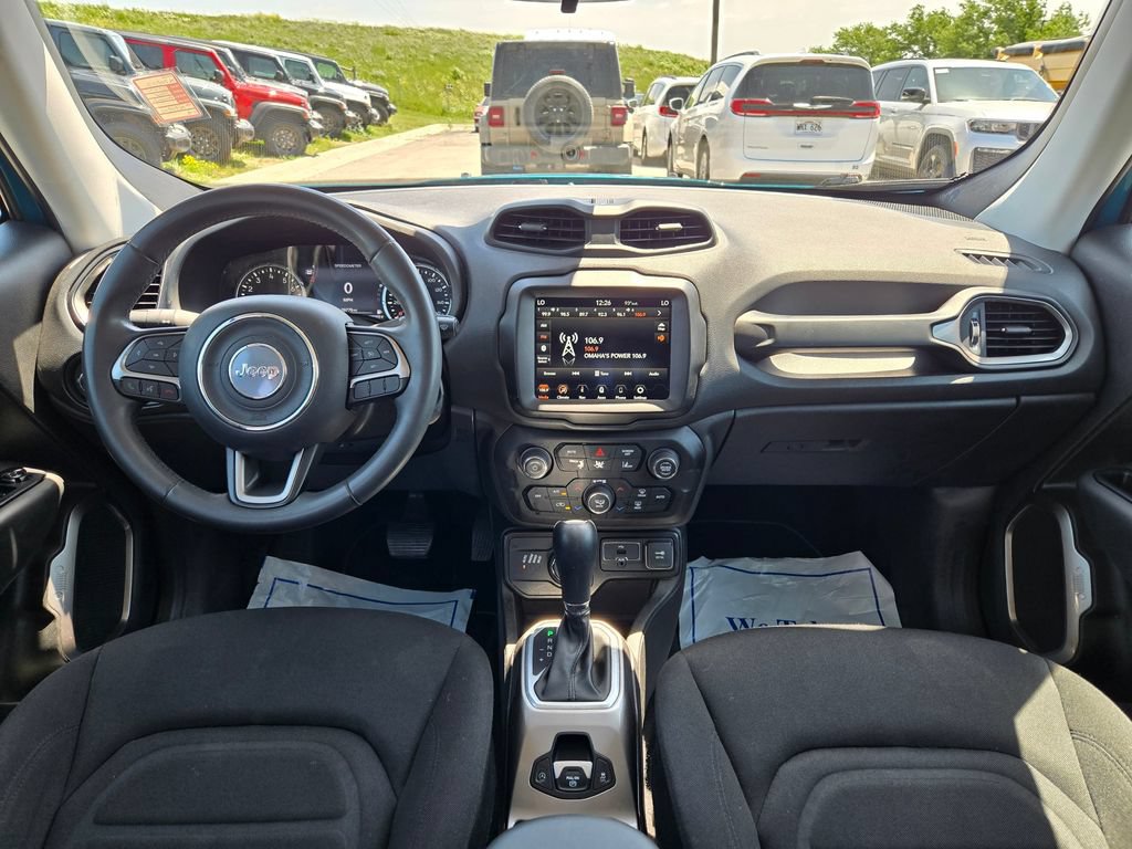 Used 2022 Jeep Renegade Latitude AWD/4WD image 17