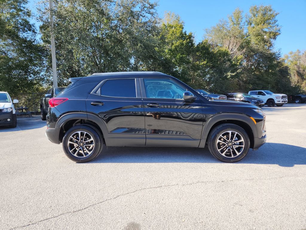 Used 2025 Chevrolet TrailBlazer LT image 3