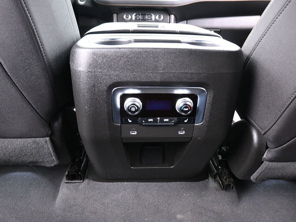 Used 2023 GMC Yukon XL AT4 image 43