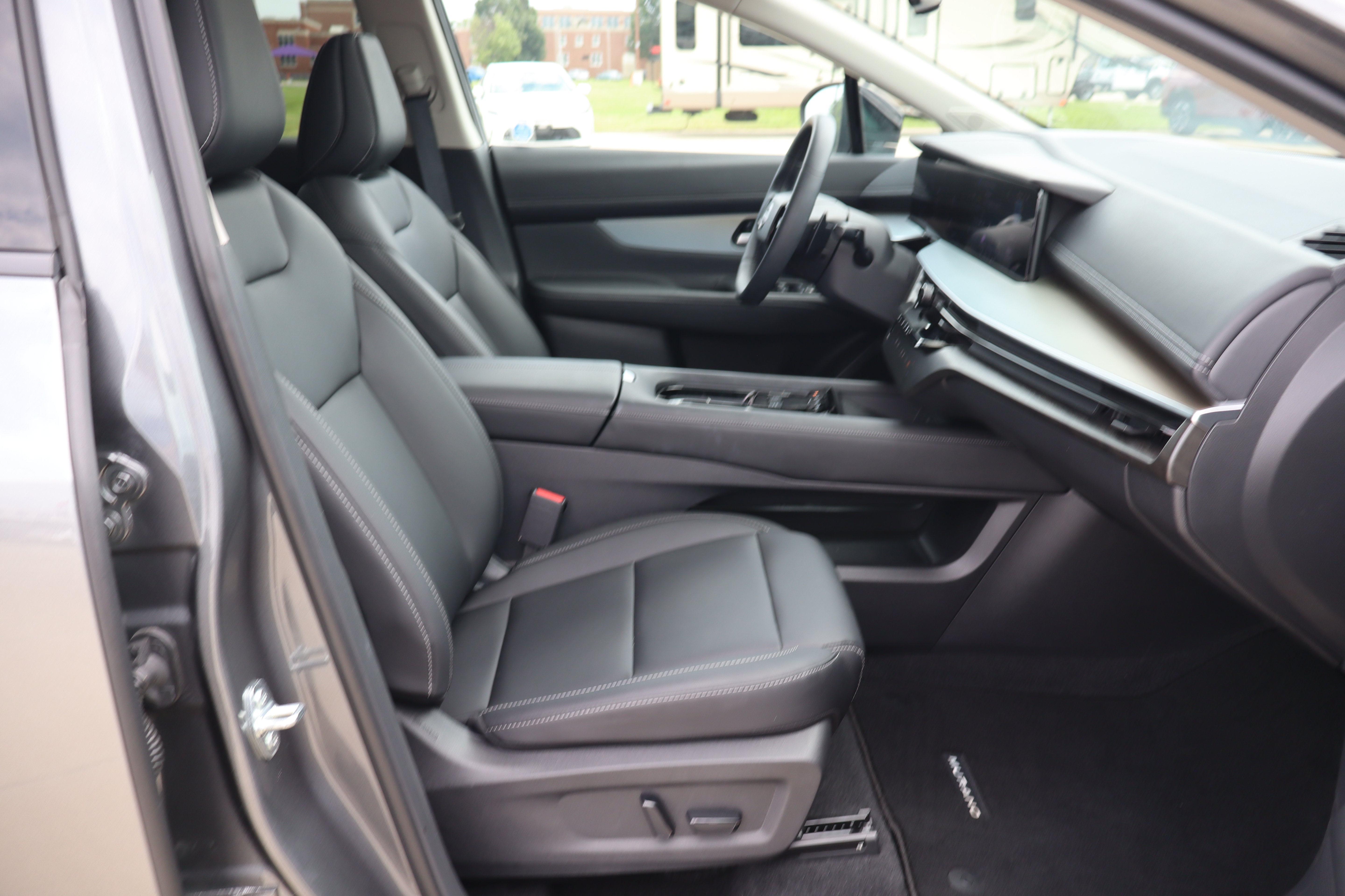 Used 2025 Nissan Murano SL AWD/4WD image 12