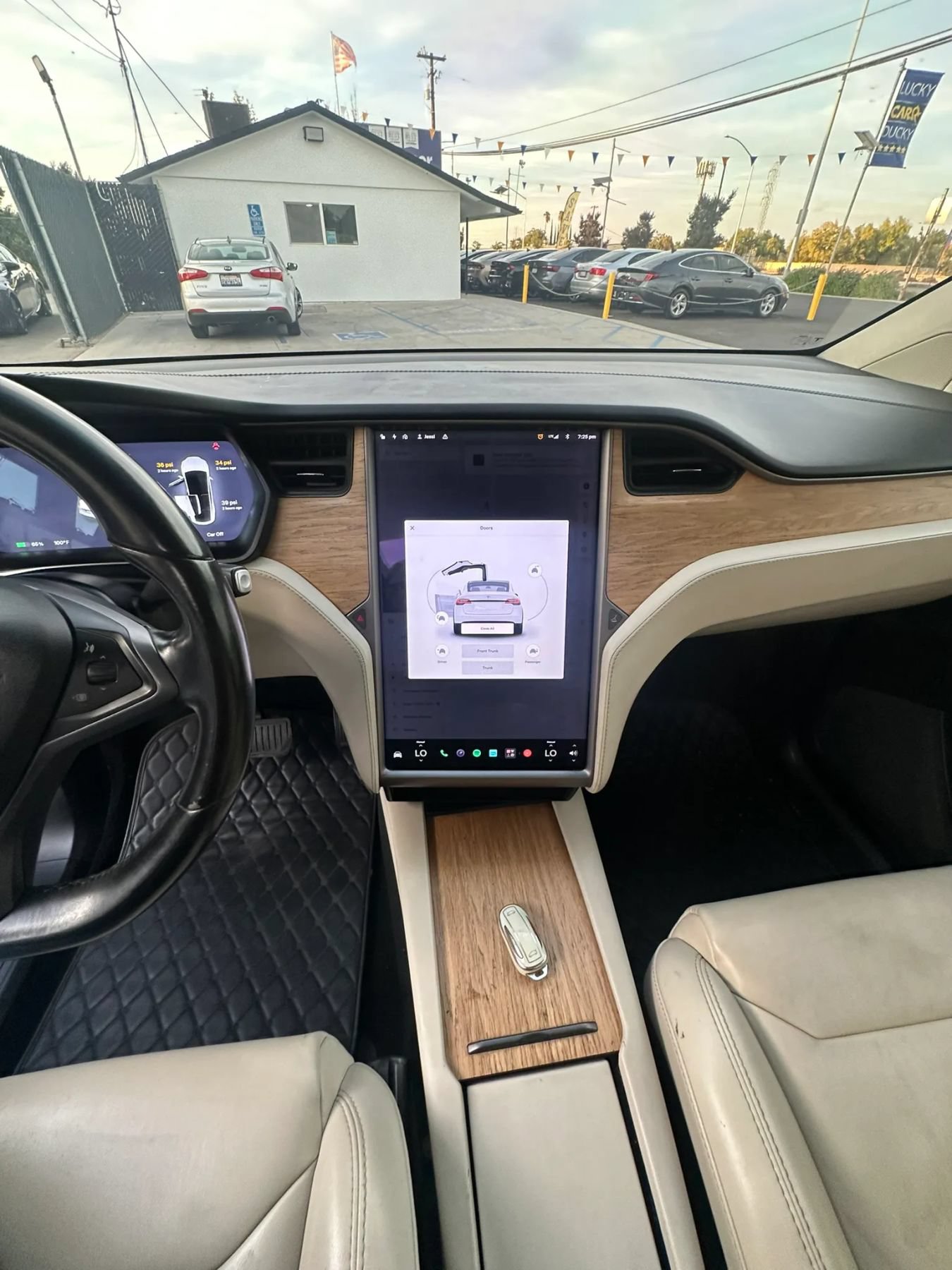 Used 2018 Tesla Model X 75D AWD/4WD image 28