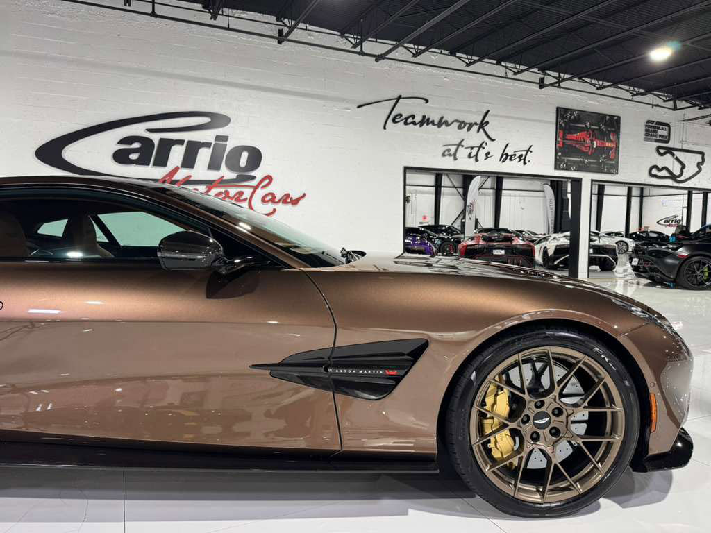 Used 2025 Aston Martin Vanquish image 42