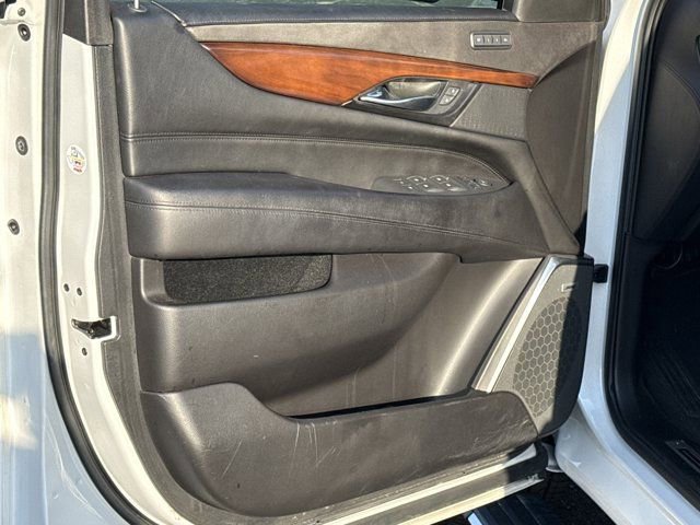 Used 2019 Cadillac Escalade Premium Luxury image 14