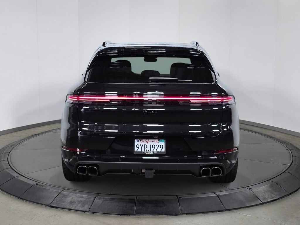 Certified 2026 Porsche Cayenne Turbo AWD/4WD image 6