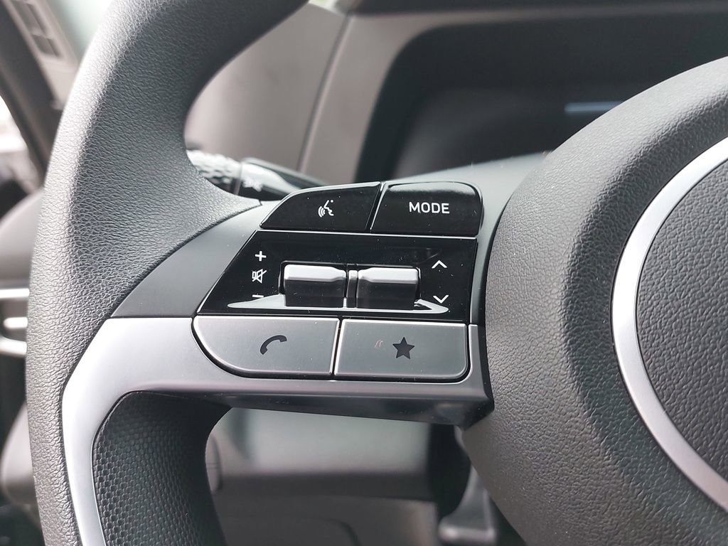 Certified 2025 Hyundai Elantra Hybrid FWD image 16