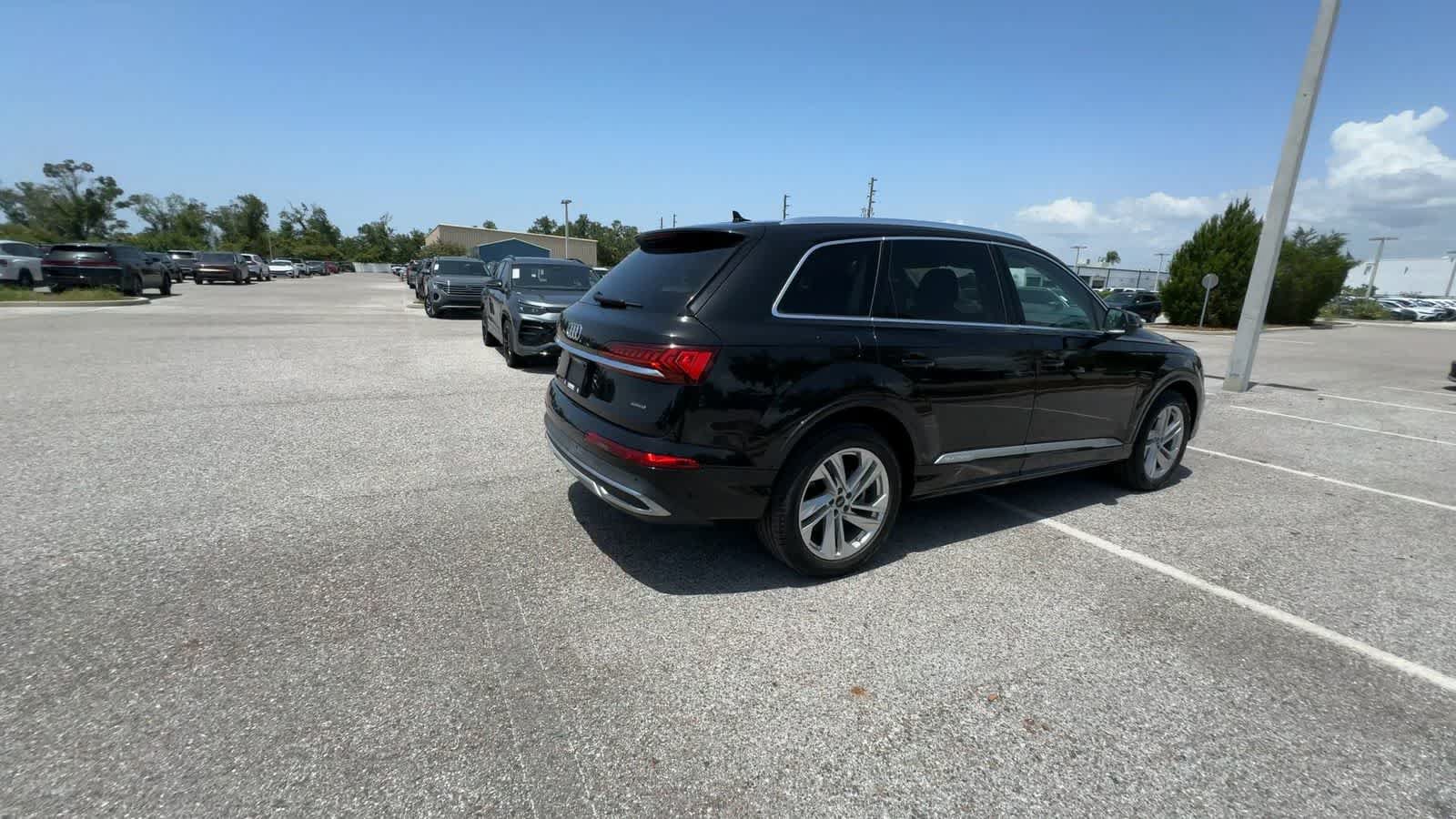 Used 2023 Audi Q7 3.0T Premium w/ Convenience Package AWD/4WD image 8