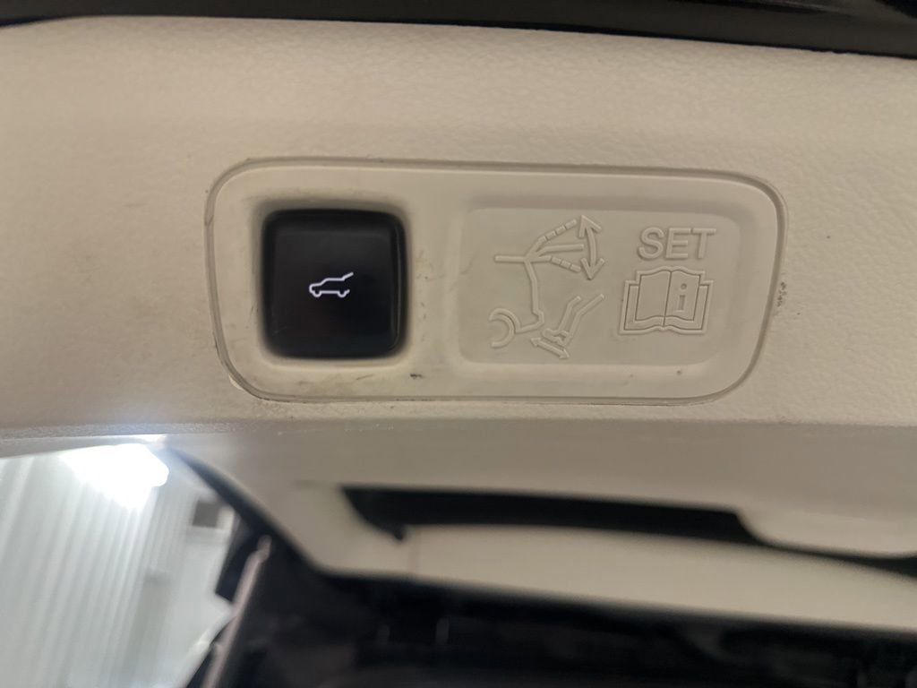 Used 2020 Lincoln Navigator Black Label w/ Cargo Convenience Package image 36