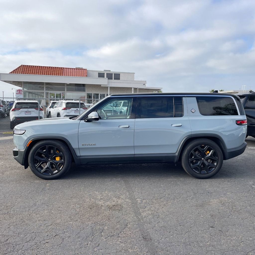 Used 2023 Rivian R1S Adventure image 3
