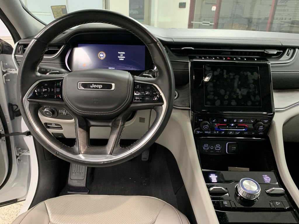 Used 2022 Jeep Grand Cherokee Overland AWD/4WD image 8