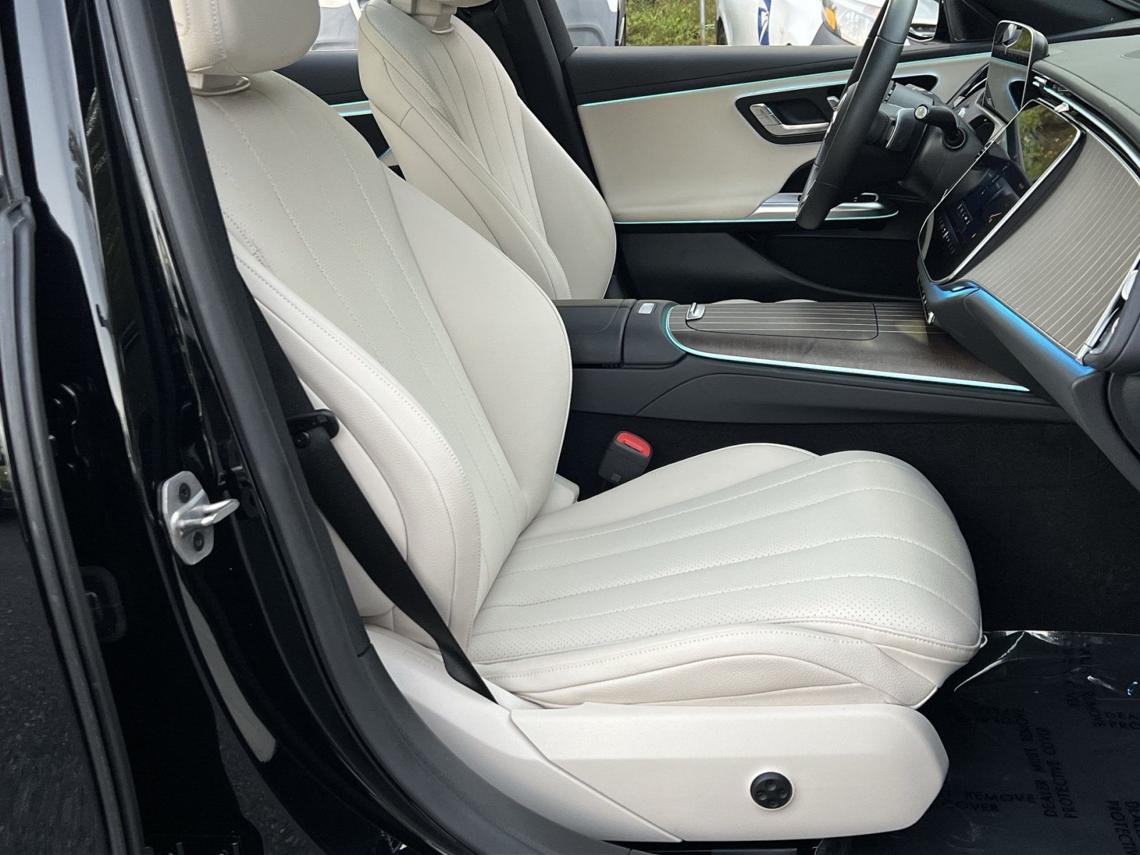 Certified 2025 Mercedes-Benz E 350 4MATIC Sedan w/ Driver Assistance Package image 33