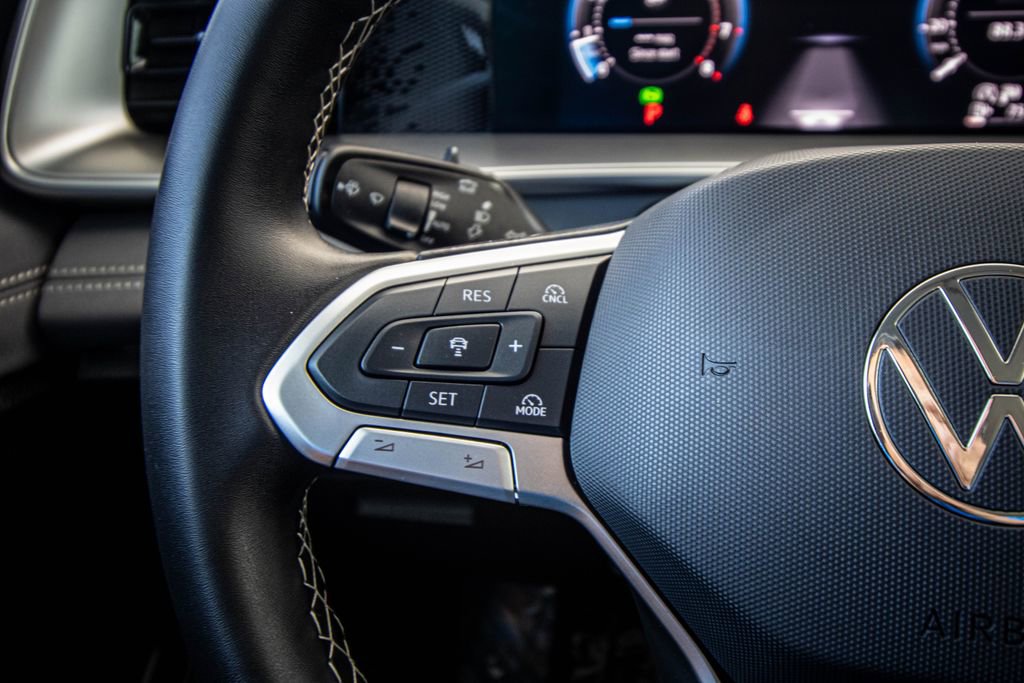 Certified 2025 Volkswagen Tiguan SE image 38