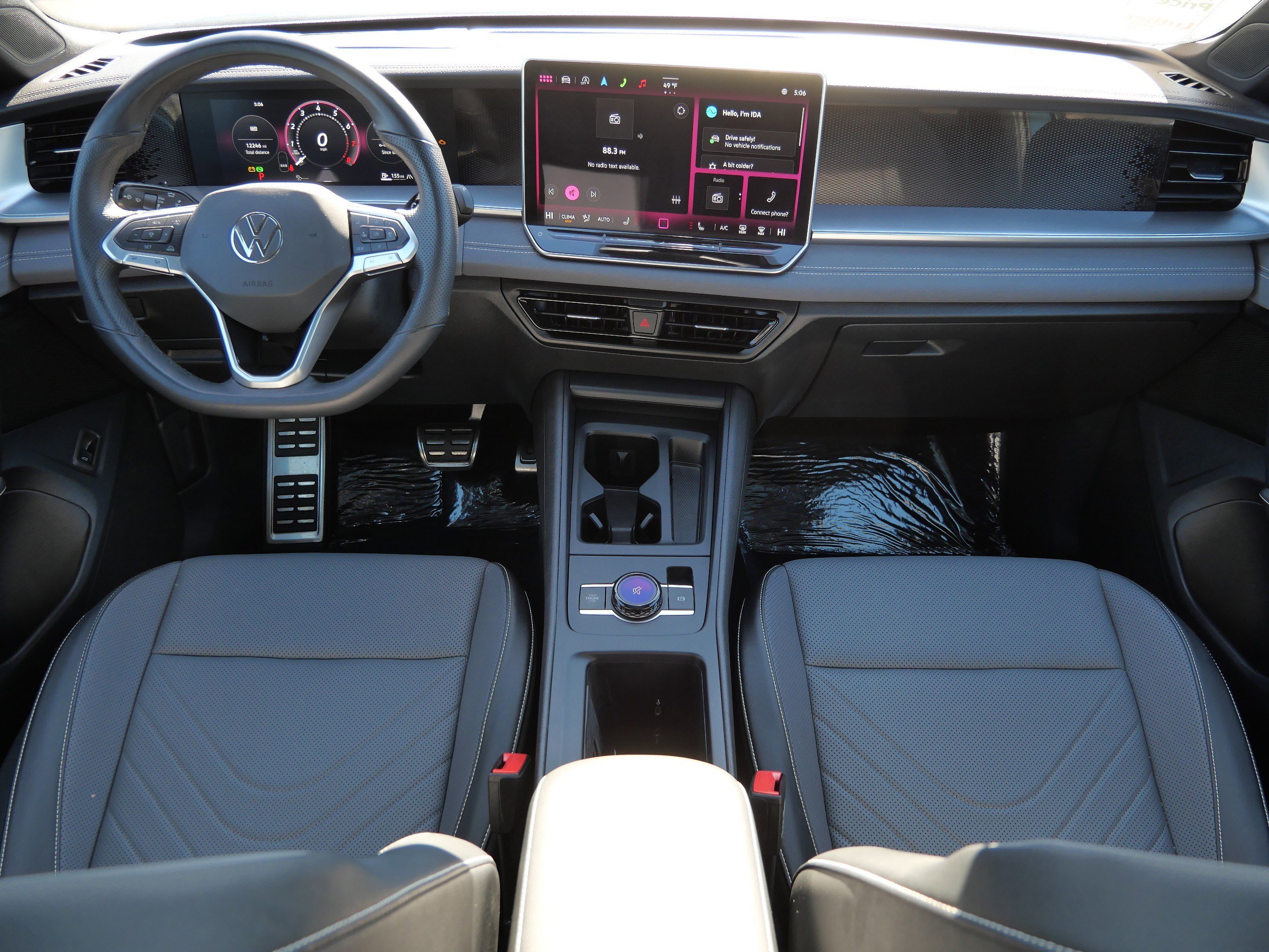 Certified 2025 Volkswagen Tiguan SE R-Line image 10