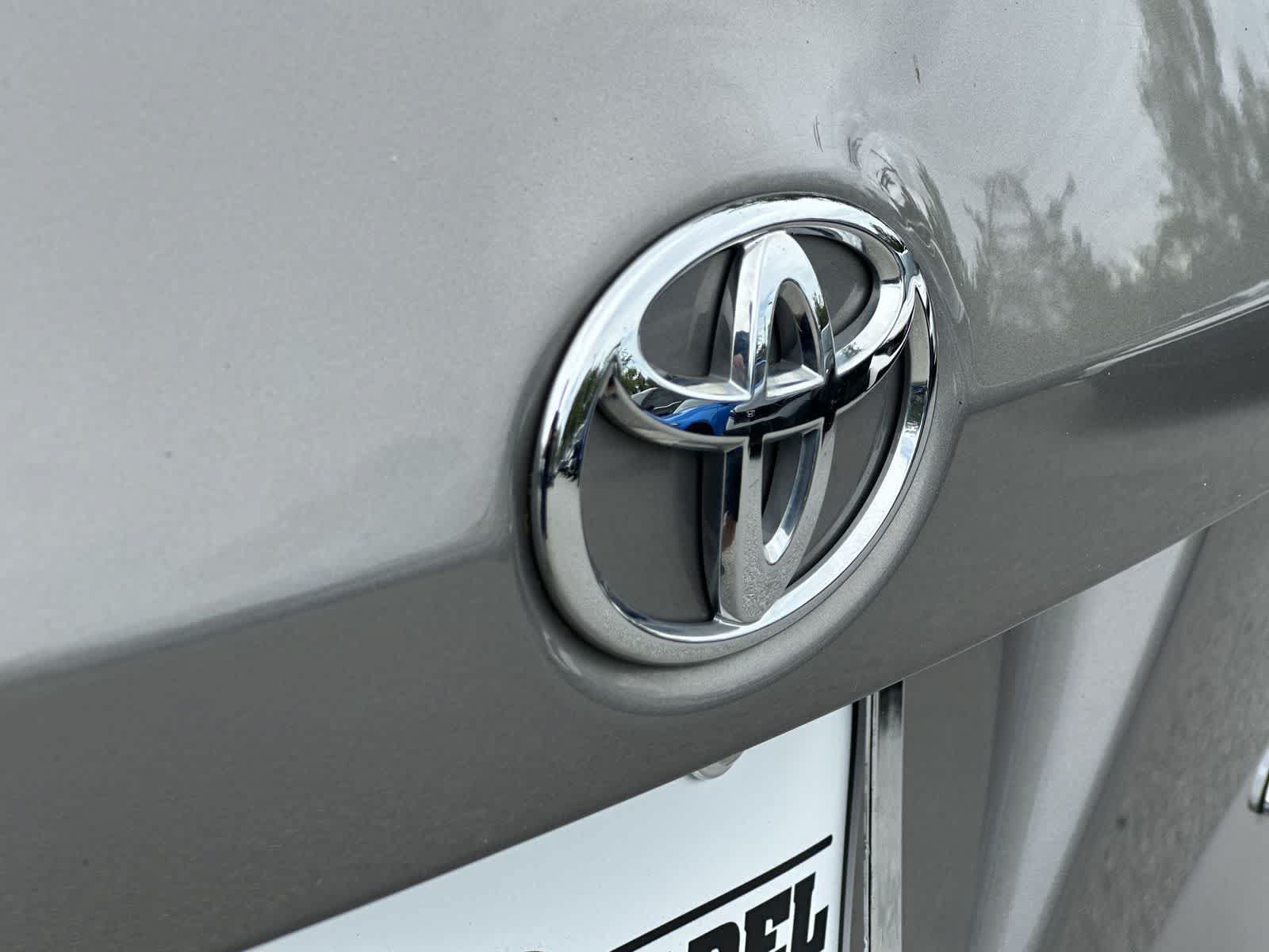 Used 2015 Toyota Corolla LE FWD image 10