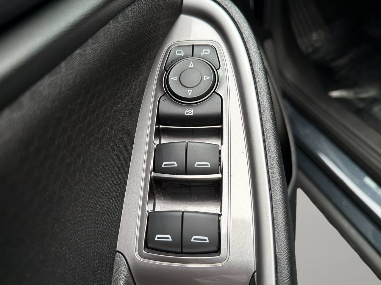 Used 2021 Chevrolet Malibu LS FWD image 17