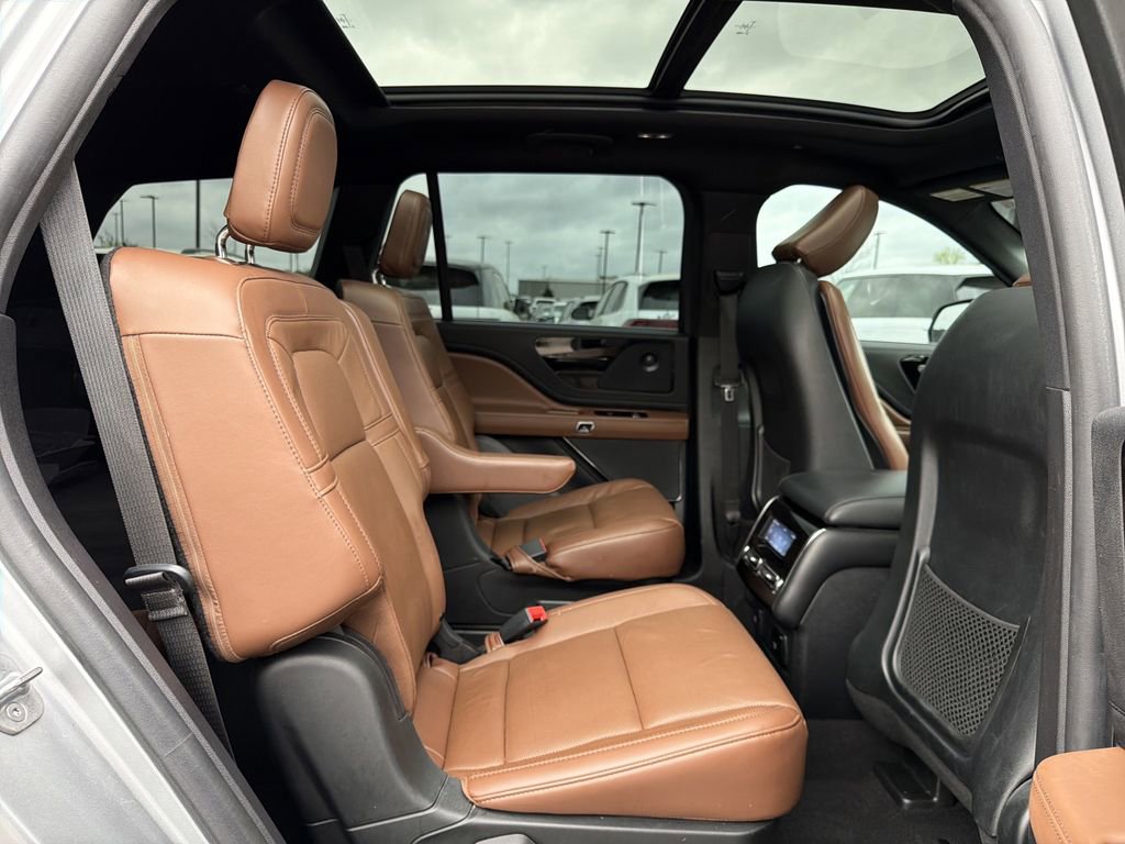 Used 2022 Lincoln Aviator Reserve w/ Elements Package Plus image 16
