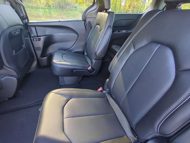 New 2026 Chrysler Pacifica Select w/ S Appearance Package FWD image 28